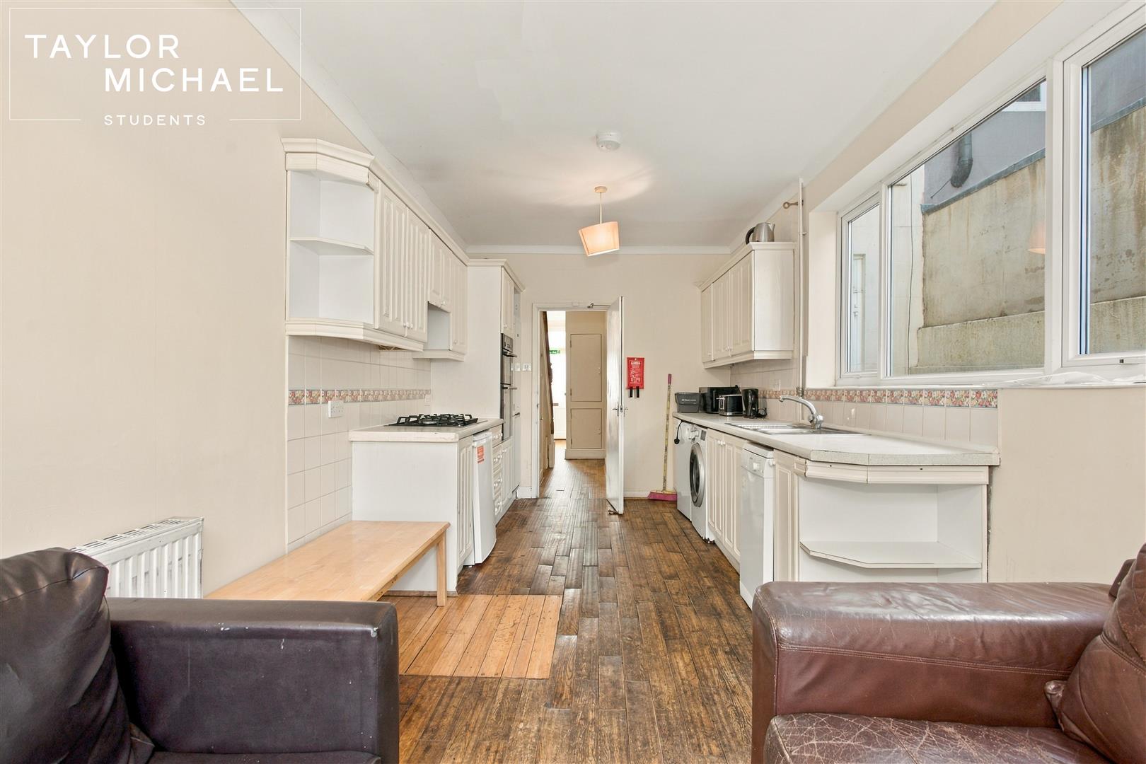 Kitchen / Living Room
